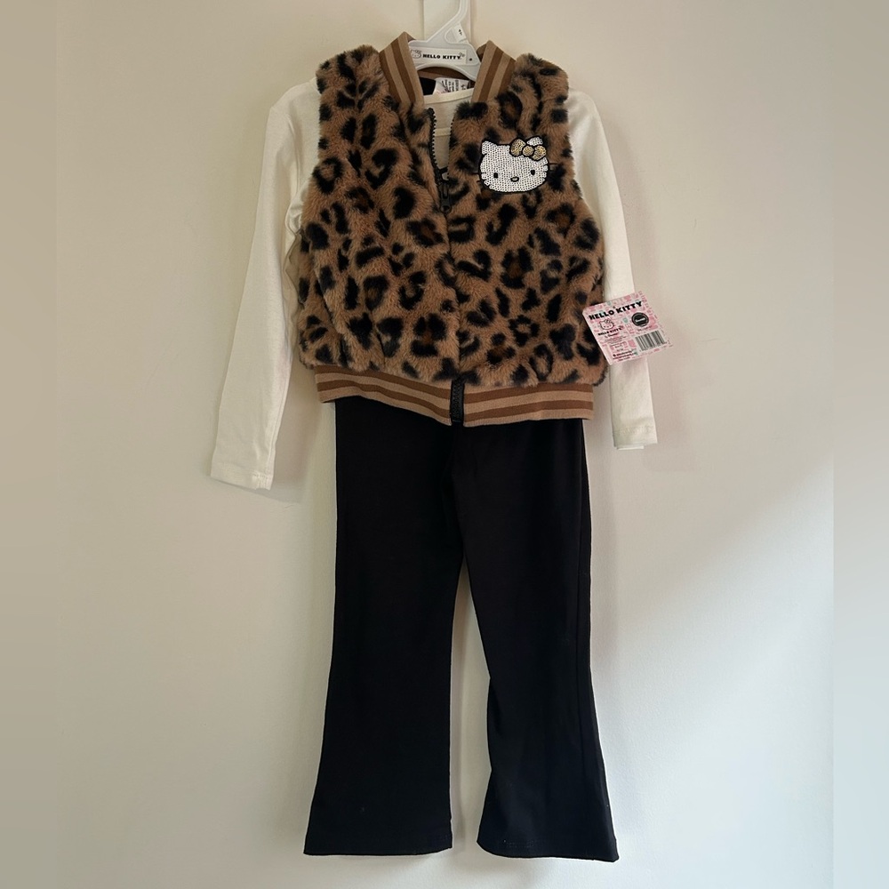 NWT HELLO KITTY 3 piece set‎